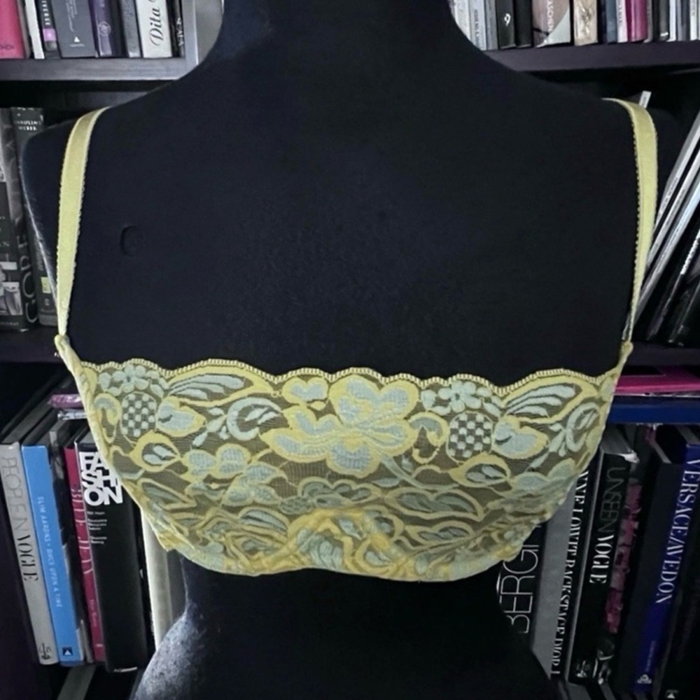 Frederick's of Hollywood Feminine Vintage Fashion Piece Bra 34B